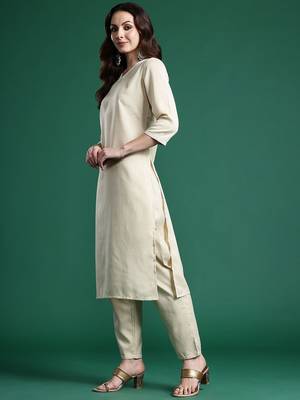 Women Regular Kurta with Trousers & With Dupatta 5