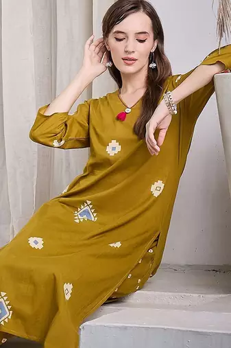 Women Geometric Printed Cotton Kurta with Trousers