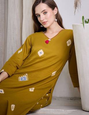 Women Geometric Printed Cotton Kurta with Trousers 3