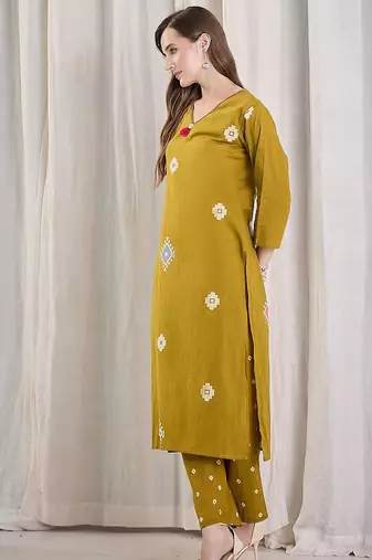 Women Geometric Printed Cotton Kurta with Trousers