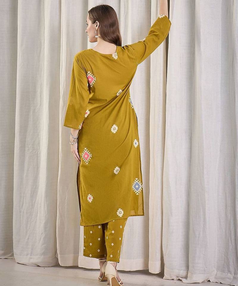 Women Geometric Printed Cotton Kurta with Trousers