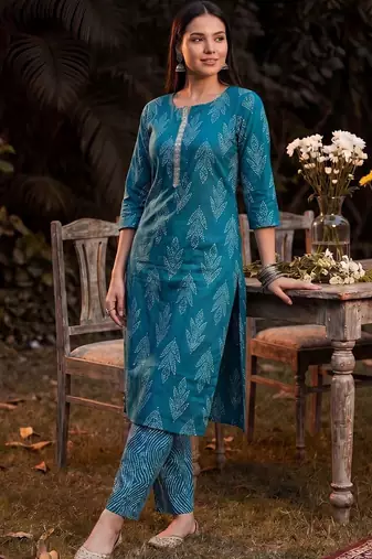 Women Ethnic Motifs Printed Regular Thread Work Linen Kurta with Trousers & With Dupatta