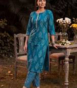 Women Ethnic Motifs Printed Regular Thread Work Linen Kurta with Trousers & With Dupatta