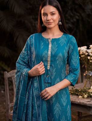Women Ethnic Motifs Printed Regular Thread Work Linen Kurta with Trousers & With Dupatta 2