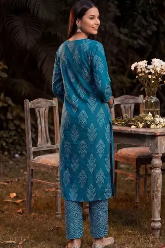 Women Ethnic Motifs Printed Regular Thread Work Linen Kurta with Trousers & With Dupatta