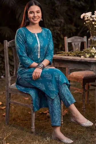 Women Ethnic Motifs Printed Regular Thread Work Linen Kurta with Trousers & With Dupatta