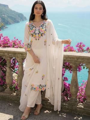 Women Floral Embroidered Regular Thread Work Pure Cotton Kurta with Trousers & With Dupatta 2