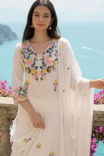 Women Floral Embroidered Regular Thread Work Pure Cotton Kurta with Trousers & With Dupatta