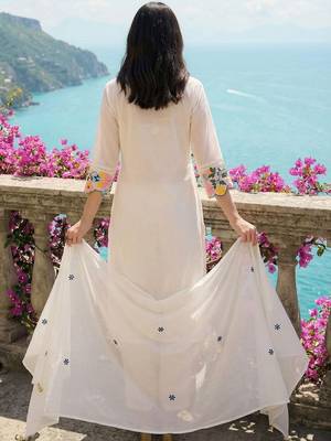 Women Floral Embroidered Regular Thread Work Pure Cotton Kurta with Trousers & With Dupatta 5