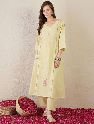 Women Floral Embroidered Cotton A-Line Kurta with Trousers 1