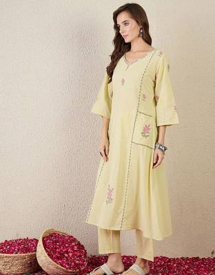 Women Floral Embroidered Cotton A-Line Kurta with Trousers 3