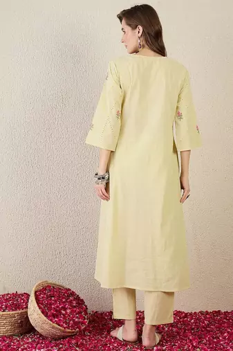Women Floral Embroidered Cotton A-Line Kurta with Trousers
