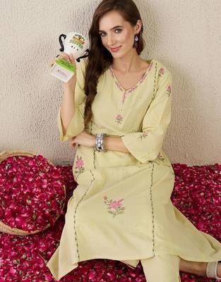 Women Floral Embroidered Cotton A-Line Kurta with Trousers 6