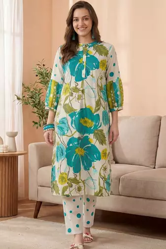Women Floral Printed Regular Kurta with Trousers
