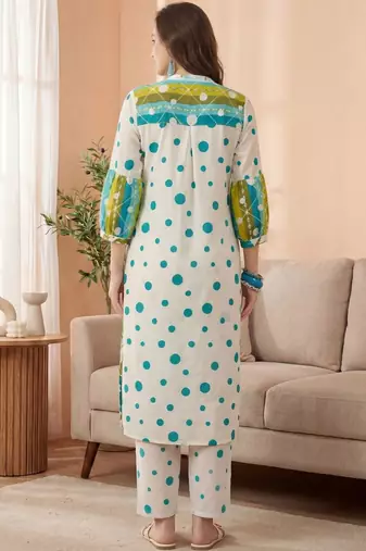 Women Floral Printed Regular Kurta with Trousers