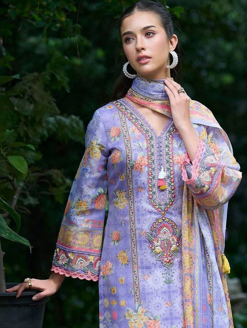 Women Floral Printed Regular Thread Work Linen Kurta with Trousers & With Dupatta
