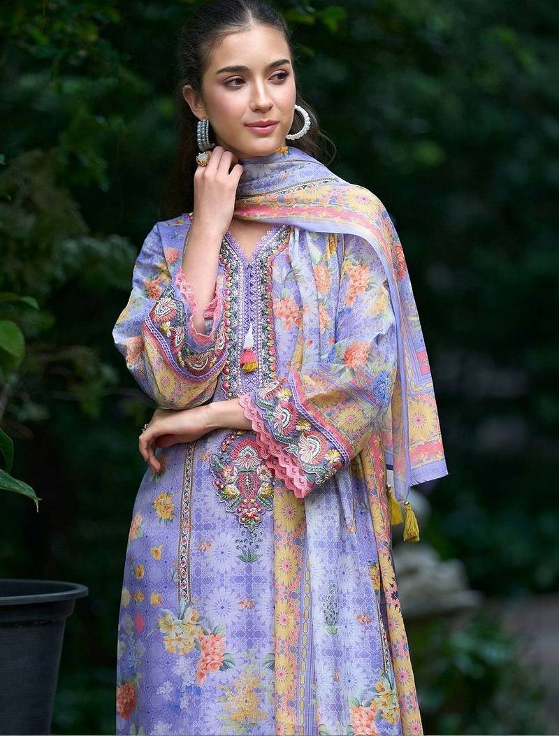 Women Floral Printed Regular Thread Work Linen Kurta with Trousers & With Dupatta