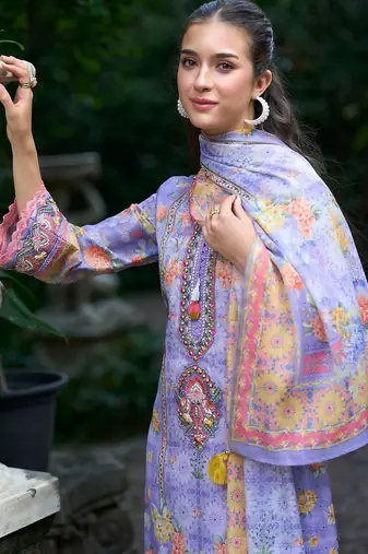 Women Floral Printed Regular Thread Work Linen Kurta with Trousers & With Dupatta