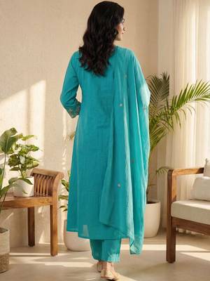 Floral Embroidered Beads and Stones Pure Cotton Kurta with Trousers & Dupatta 3