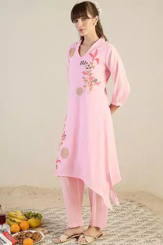 Women Floral Embroidered Cotton Kurta with Trousers