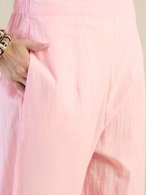 Women Floral Embroidered Cotton Kurta with Trousers 3