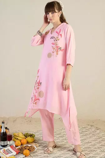 Women Floral Embroidered Cotton Kurta with Trousers