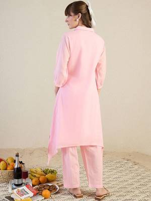 Women Floral Embroidered Cotton Kurta with Trousers 5