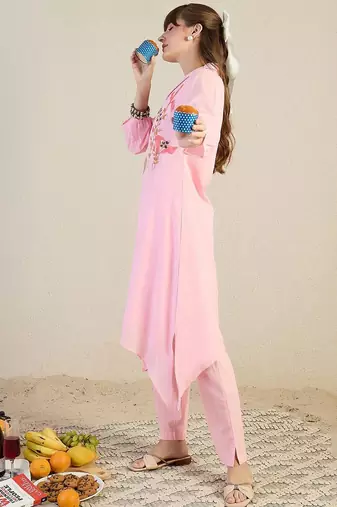 Women Floral Embroidered Cotton Kurta with Trousers