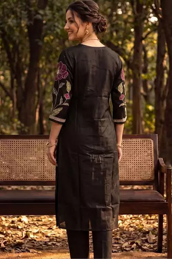 Women Floral Embroidered Regular Thread Work Liva Kurta with Trousers