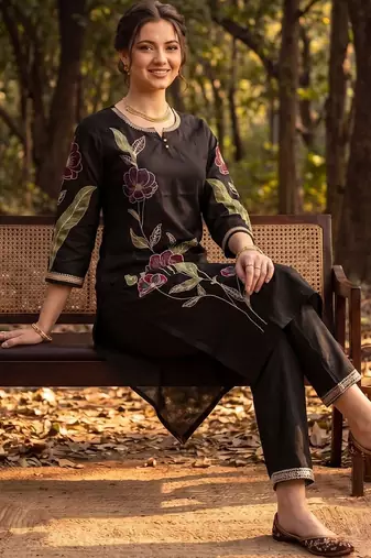 Women Floral Embroidered Regular Thread Work Liva Kurta with Trousers
