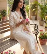 Women Floral Embroidered Regular Thread Work Linen Kurta with Trousers & With Dupatta