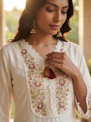 Women Floral Embroidered Regular Thread Work Linen Kurta with Trousers & With Dupatta 5