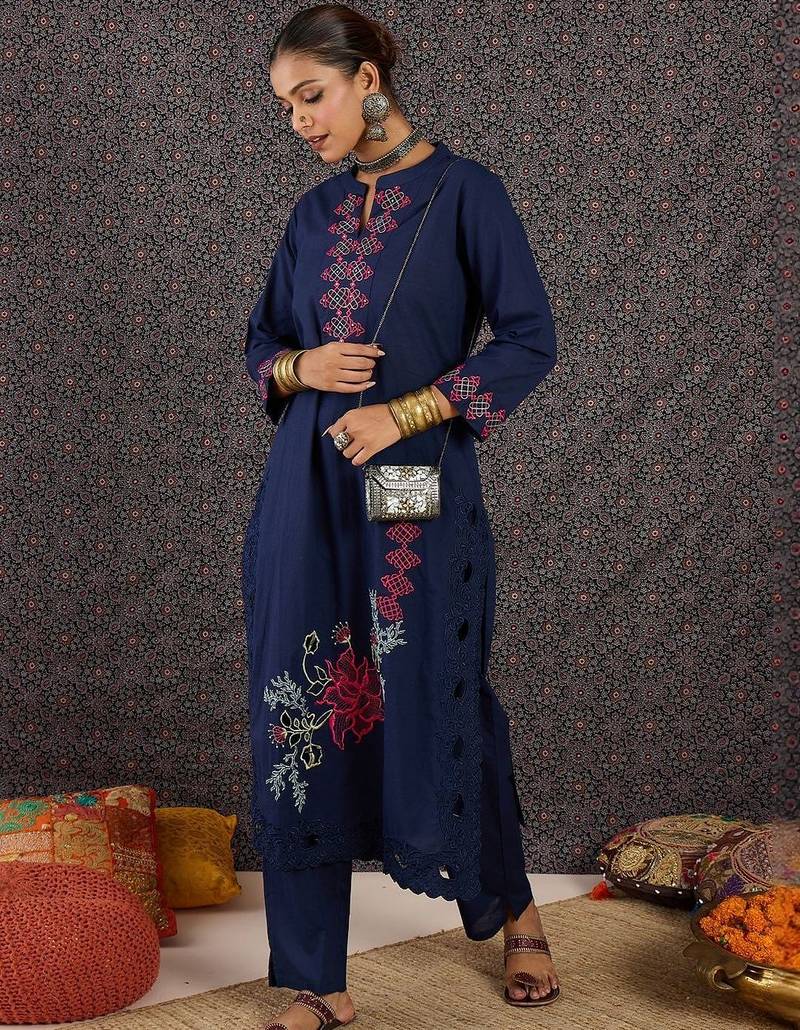Women Ethnic Motifs Embroidered Regular Thread Work Pure Cotton Kurta with Trousers
