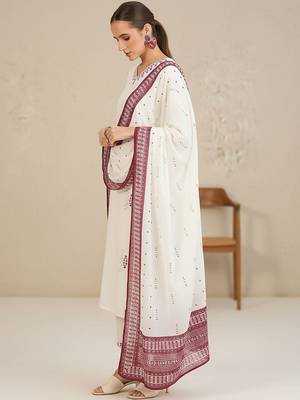Embroidered V-Neck Thread Work Pure Cotton Straight Kurta With Trousers & Dupatta 4