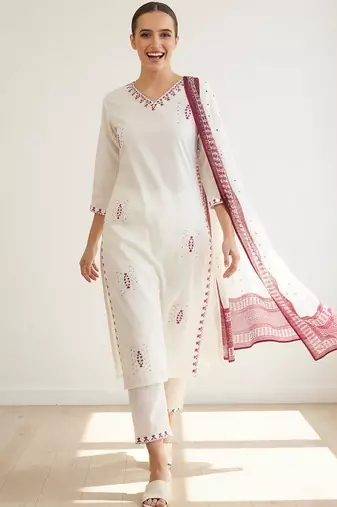 Embroidered V-Neck Thread Work Pure Cotton Straight Kurta With Trousers & Dupatta
