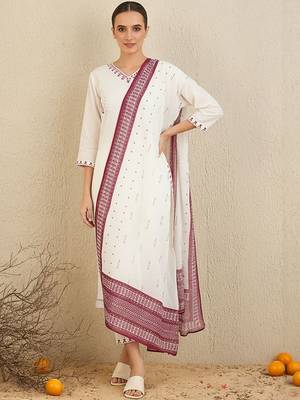 Embroidered V-Neck Thread Work Pure Cotton Straight Kurta With Trousers & Dupatta 7