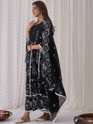Floral Embroidered Panelled Pure Cotton A-Line Kurta With Trouser & Dupatta 4