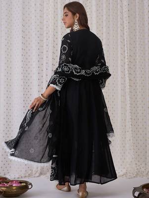 Floral Embroidered Panelled Pure Cotton A-Line Kurta With Trouser & Dupatta 5