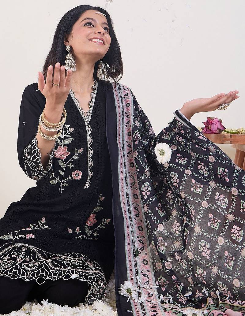 Floral Embroidered V-Neck Thread Work Pure Cotton Kurta & Trousers With Dupatta