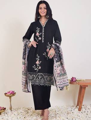 Floral Embroidered V-Neck Thread Work Pure Cotton Kurta & Trousers With Dupatta 5