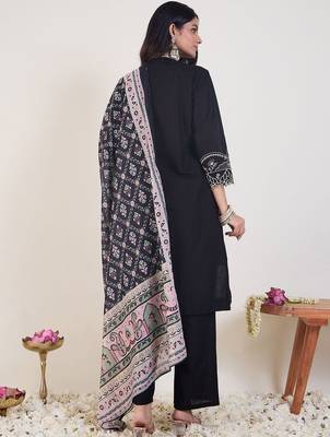 Floral Embroidered V-Neck Thread Work Pure Cotton Kurta & Trousers With Dupatta 6