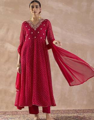 Women Ethnic Motifs Printed Regular Thread Work Kurta with Trousers & With Dupatta 1