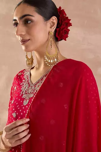 Women Ethnic Motifs Printed Regular Thread Work Kurta with Trousers & With Dupatta