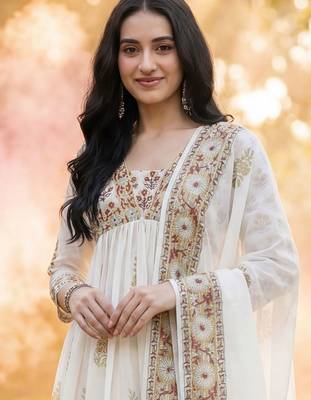 Women Floral Printed Regular Pure Cotton Kurta with Trousers & With Dupatta 2