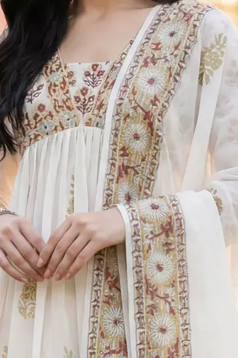 Women Floral Printed Regular Pure Cotton Kurta with Trousers & With Dupatta
