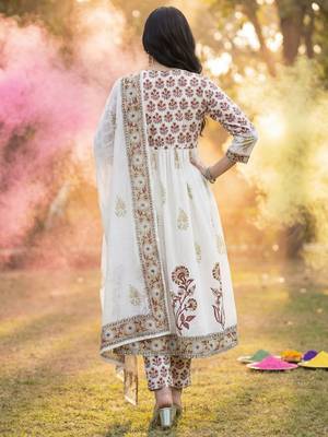 Women Floral Printed Regular Pure Cotton Kurta with Trousers & With Dupatta 5