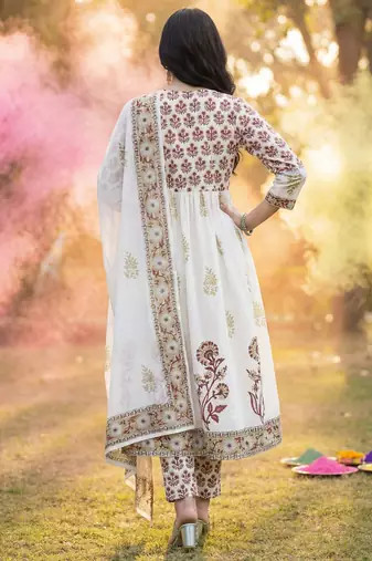 Women Floral Printed Regular Pure Cotton Kurta with Trousers & With Dupatta