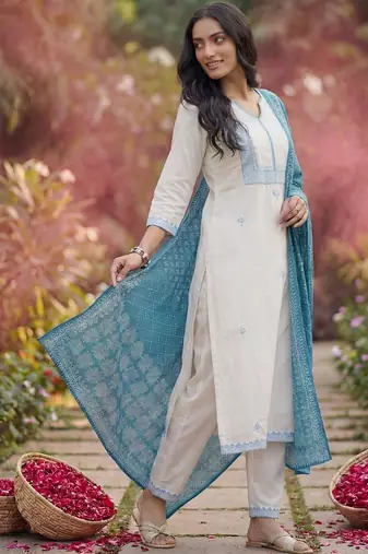 Women Ethnic Motifs Embroidered Regular Thread Work Kurta with Trousers & With Dupatta