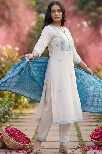 Women Ethnic Motifs Embroidered Regular Thread Work Kurta with Trousers & With Dupatta