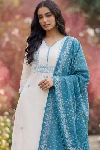 Women Ethnic Motifs Embroidered Regular Thread Work Kurta with Trousers & With Dupatta